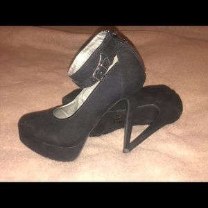 Black Stiletto Pumps